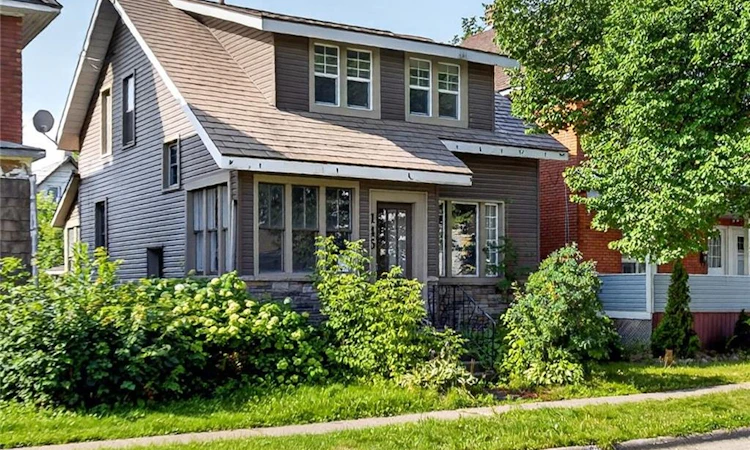 145 Albert Street W