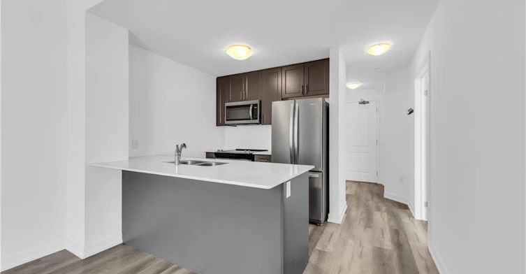 526-10 Mallard Trail, Hamilton, ON, L8B 2A7 - 6