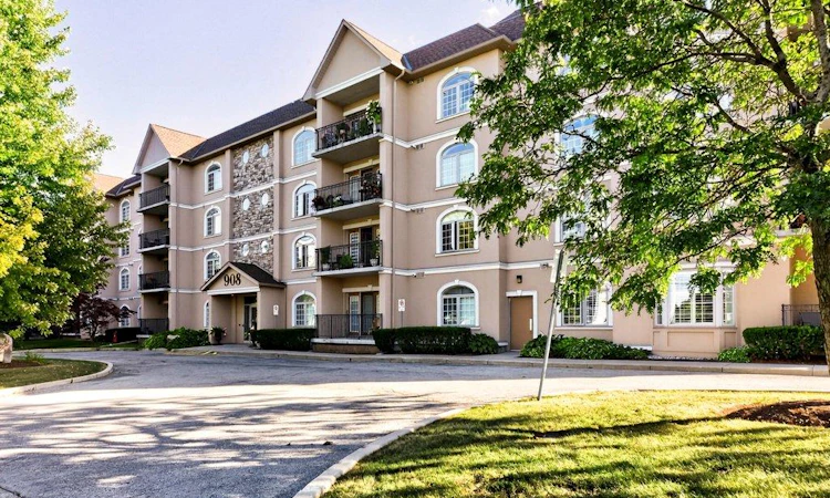 305-908 Mohawk Road E