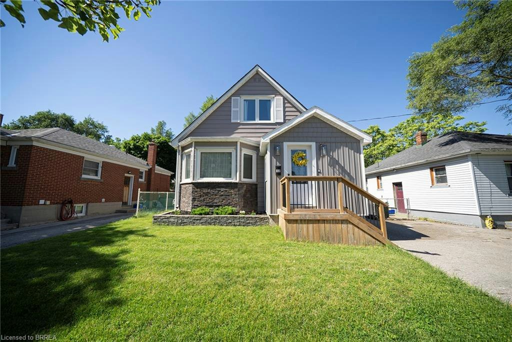 32 Elmwood Avenue, Brantford, ON, N3R 2J8
