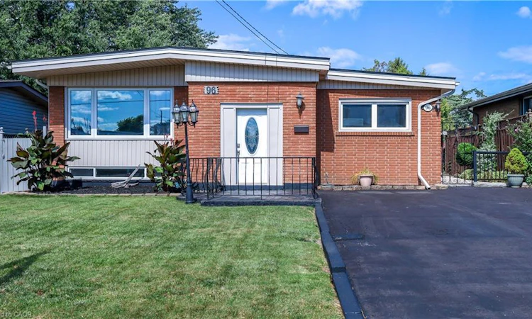 96 Fielding Crescent