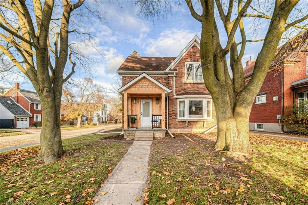 30 Dunbar Road S, Waterloo, ON, N2L 2E3