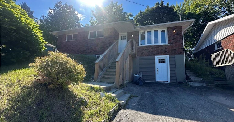 Upper-16 Poplar Street, Norfolk County, ON, N3Y 1B2