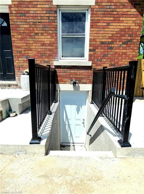 B-120 Elmwood Avenue, Cambridge, ON, N1R 4Y6 - 2