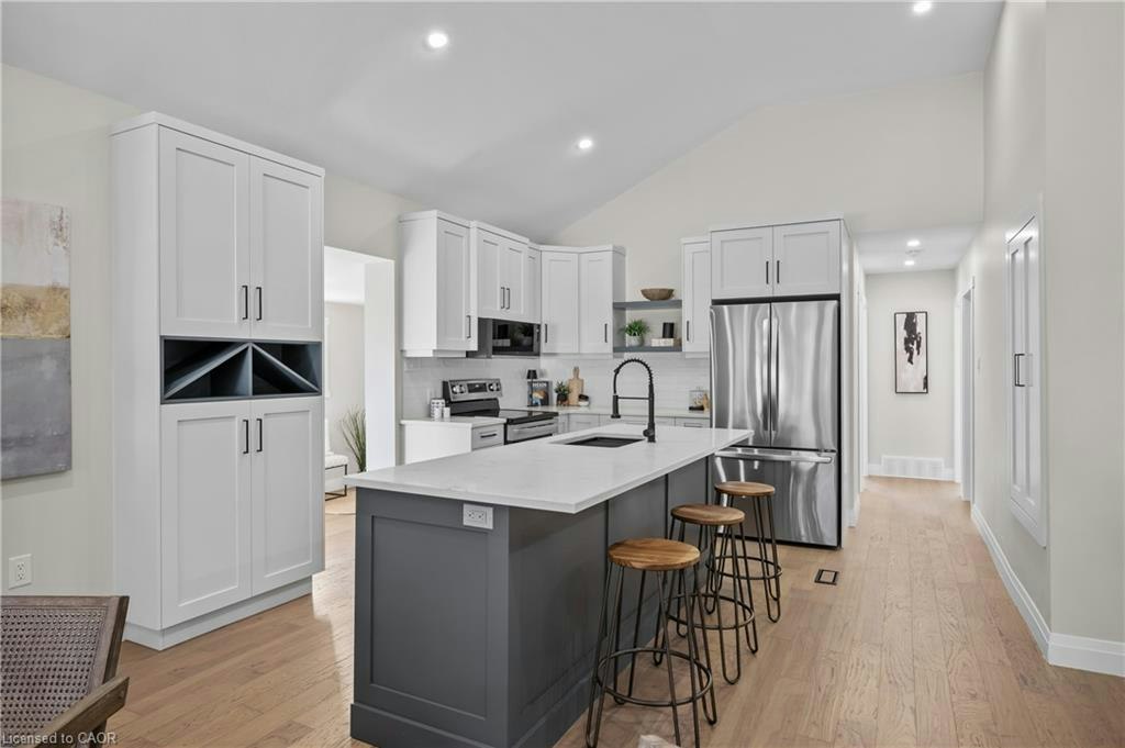 1041 Shepherd's Drive, Burlington, ON, L7T 3R4