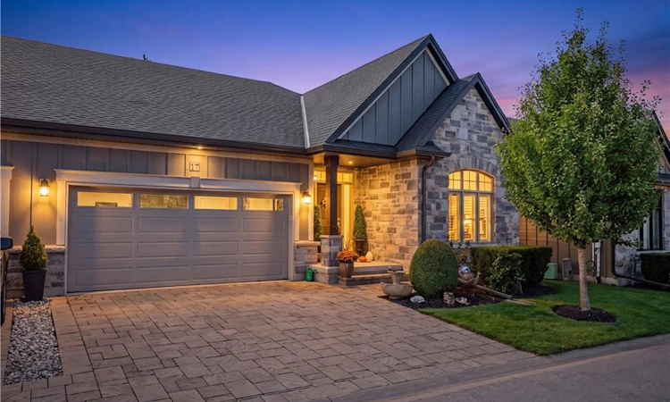 17 Ridgeview Crescent