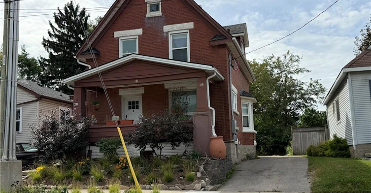 Main-401 Courtland Avenue E, Kitchener, ON, N2G 2W3