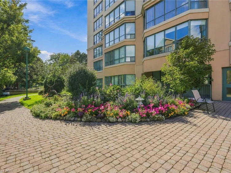 403-100 Millside Drive, Milton, ON, L9T 5E2 - 3