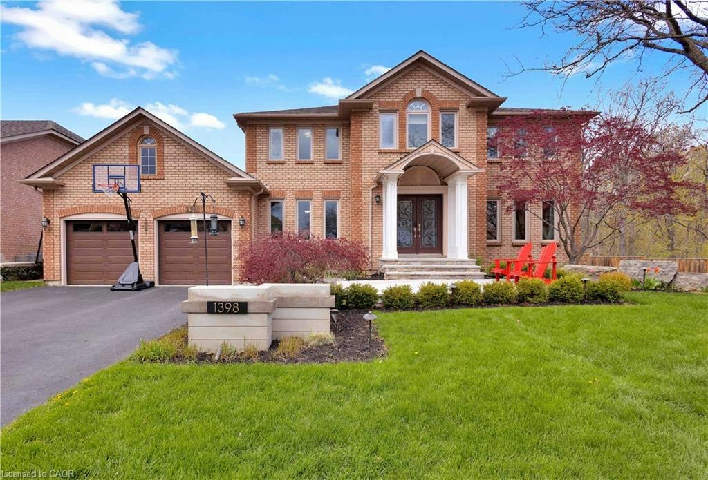 1398 Winterberry Drive, Burlington, ON, L7P 4T4
