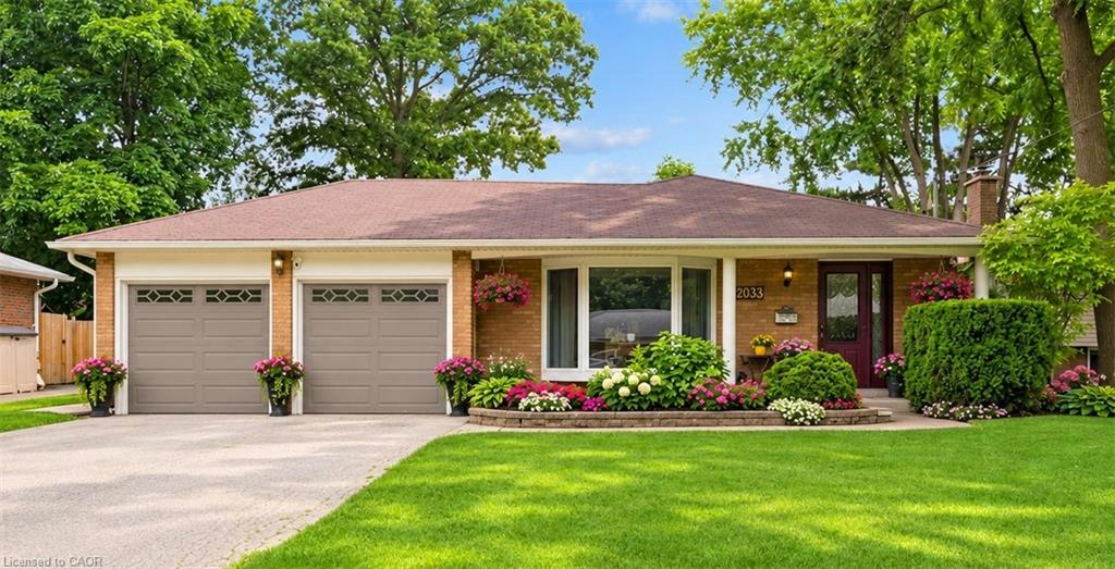 2033 Saxon Road, Oakville, ON, L6L 2V1