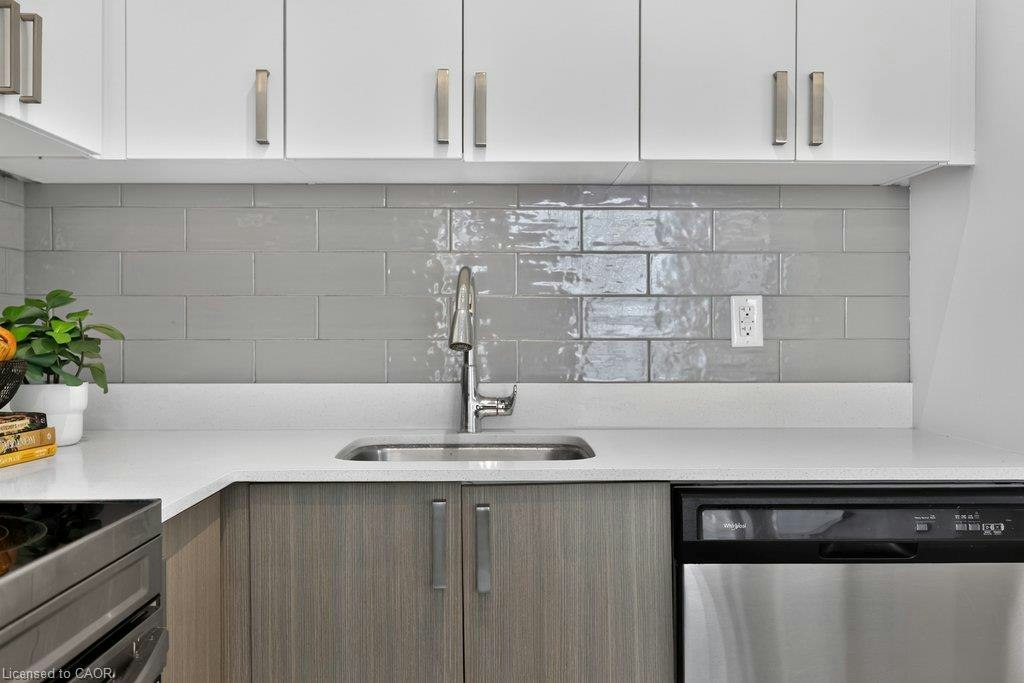 B202-5240 Dundas Street, Burlington, ON, L7M 0Y6 - 9