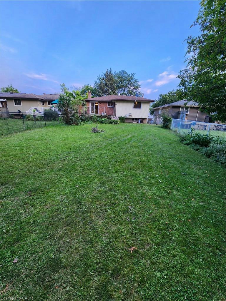 364 Lakeview Drive, Waterloo, ON, N2L 4Z6 - 4