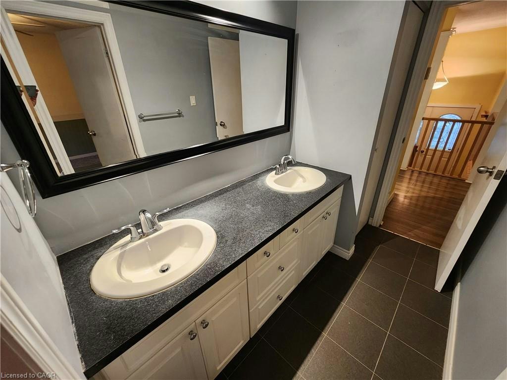 364 Lakeview Drive, Waterloo, ON, N2L 4Z6 - 15