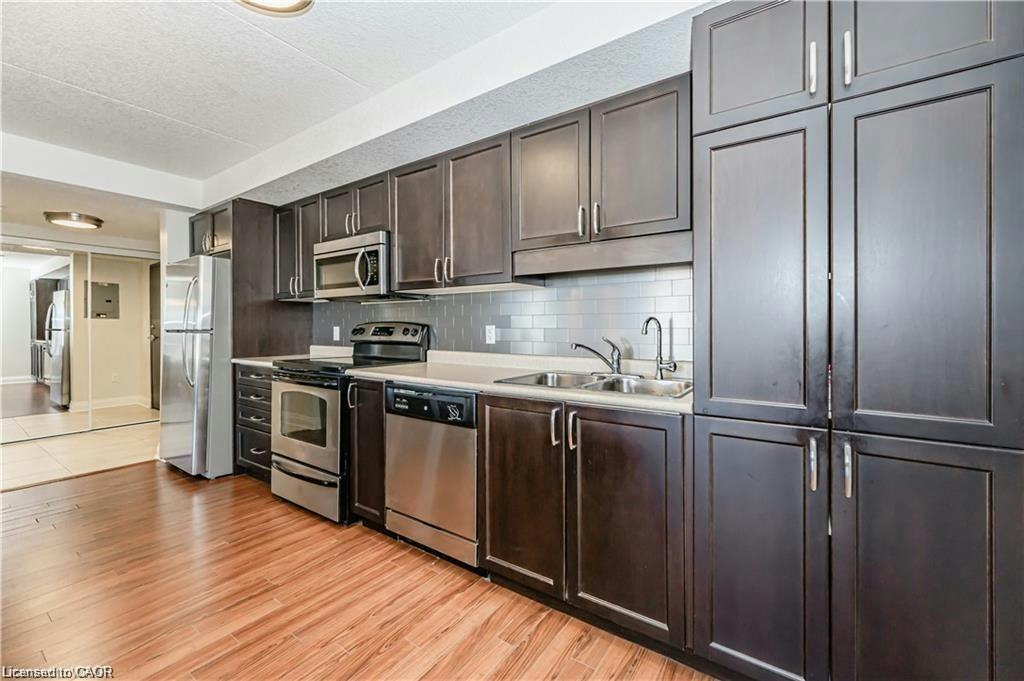 711-776 Laurelwood Drive, Waterloo, ON, N2V 0A8 - 4