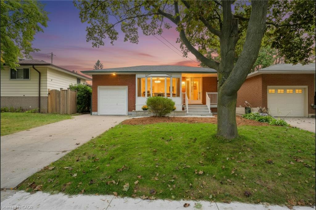 15 Clearwater Drive, Hamilton, ON, L9C 2K1