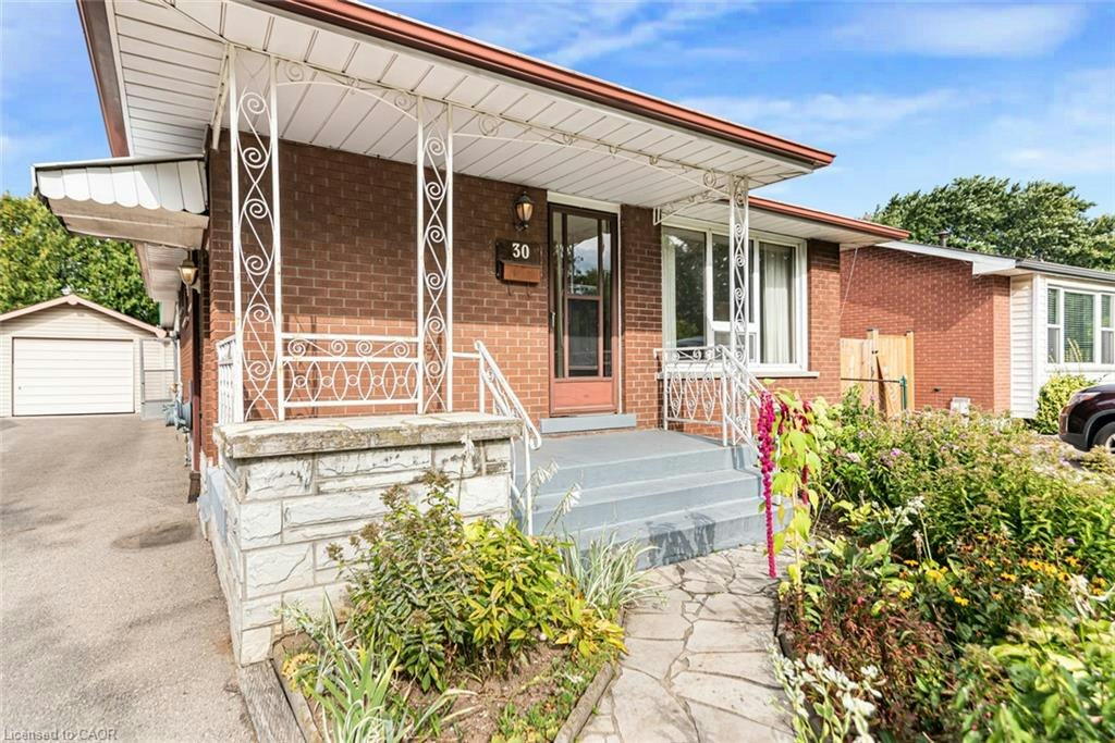 30 Goldfinch Road, Hamilton, ON, L9A 3W7