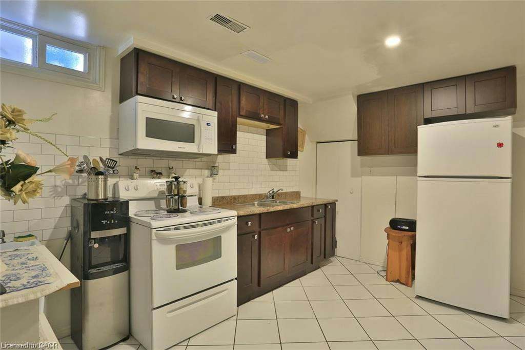A & B-41 Greenock Drive, Kitchener, ON, N2E 2J9 - 24