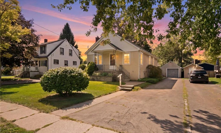 86 Forest Avenue