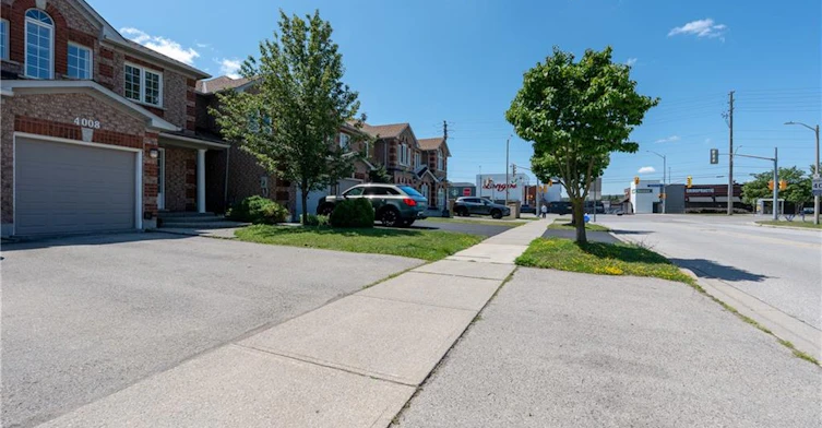4008 Berton Avenue, Burlington, ON, L7M 4M6 - 2