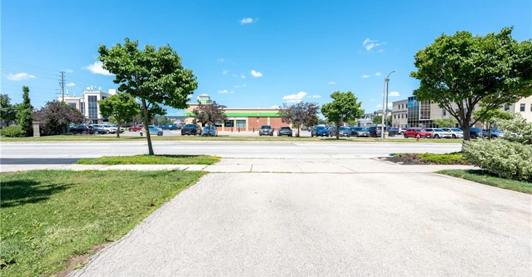 4008 Berton Avenue, Burlington, ON, L7M 4M6 - 3