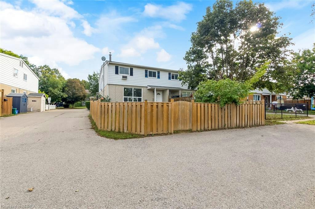 D-51 Metcalfe Crescent, Brantford, ON, N3R 2L7