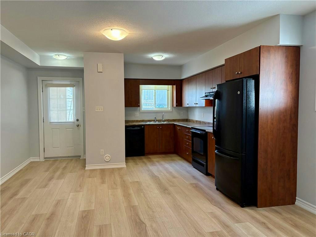 8C-50 Howe Drive, Kitchener, ON, N2E 0A3 - 2