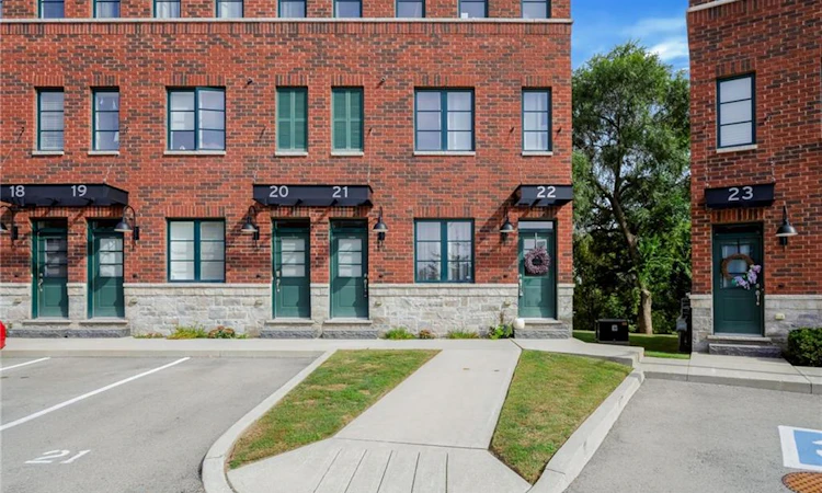 22-290 Barton Street W