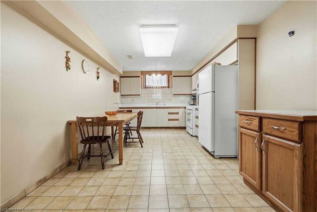 7 Vinehill Drive, Hamilton, ON, L8G 4Z1 - 38