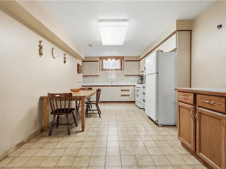 7 Vinehill Drive, Hamilton, ON, L8G 4Z1 - 38