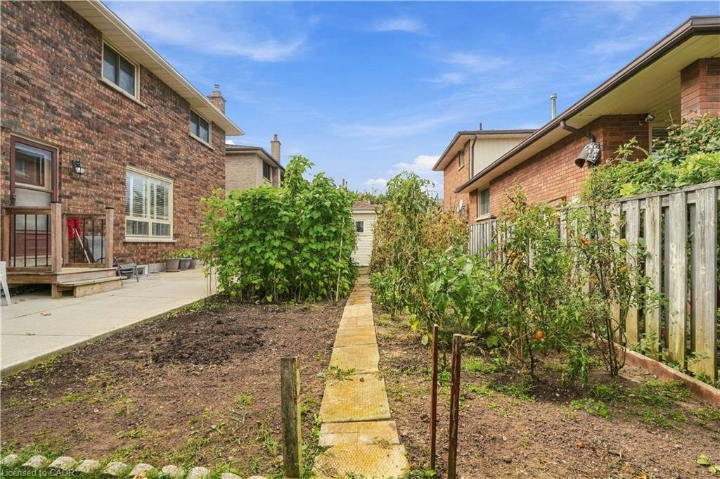 7 Vinehill Drive, Hamilton, ON, L8G 4Z1 - 44