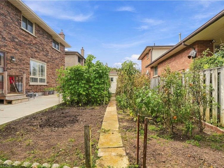 7 Vinehill Drive, Hamilton, ON, L8G 4Z1 - 44