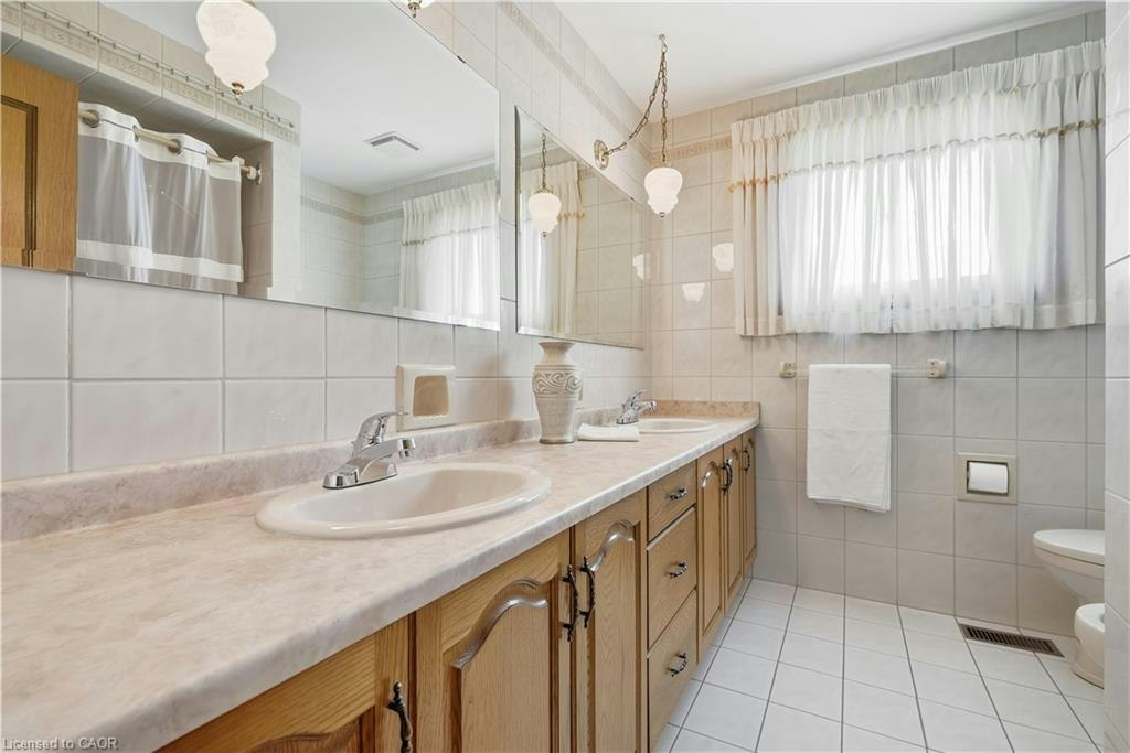 7 Vinehill Drive, Hamilton, ON, L8G 4Z1 - 31