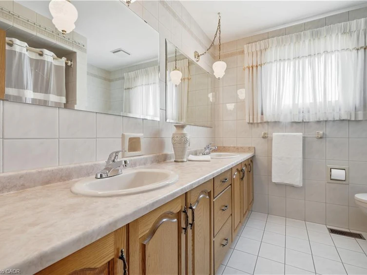 7 Vinehill Drive, Hamilton, ON, L8G 4Z1 - 31