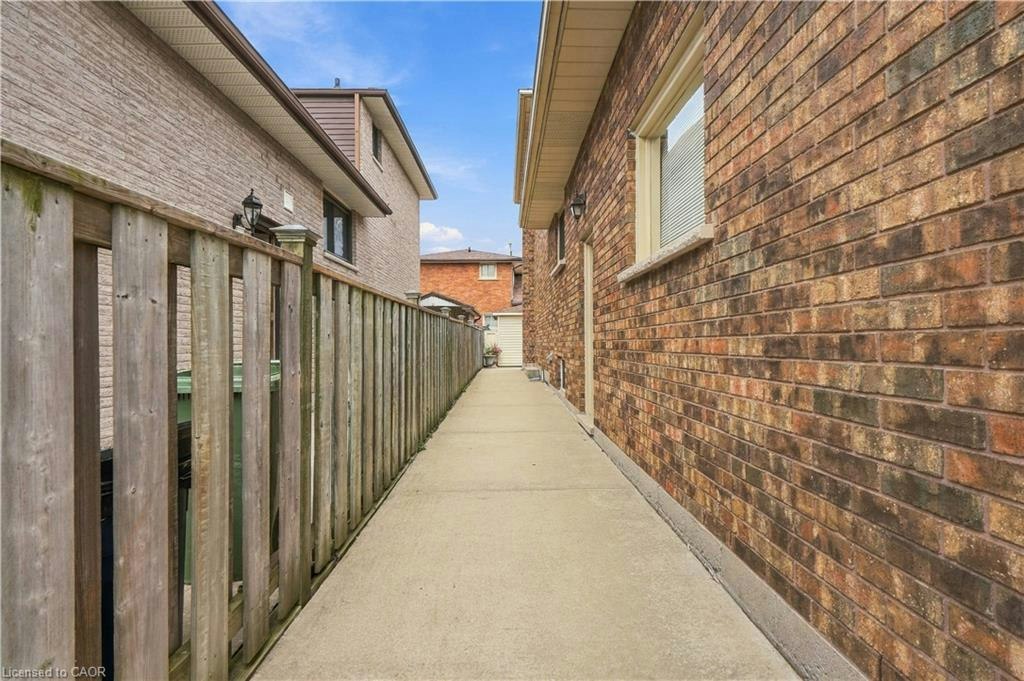 7 Vinehill Drive, Hamilton, ON, L8G 4Z1 - 46
