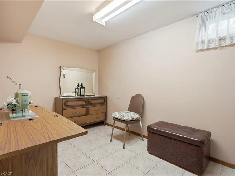 7 Vinehill Drive, Hamilton, ON, L8G 4Z1 - 43