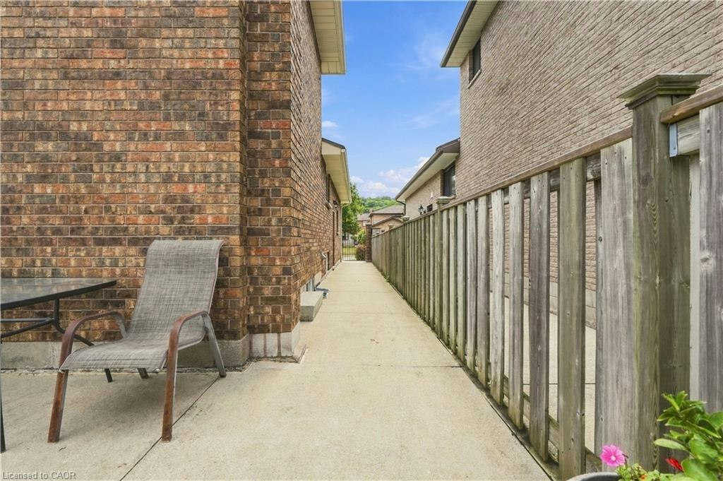 7 Vinehill Drive, Hamilton, ON, L8G 4Z1 - 47