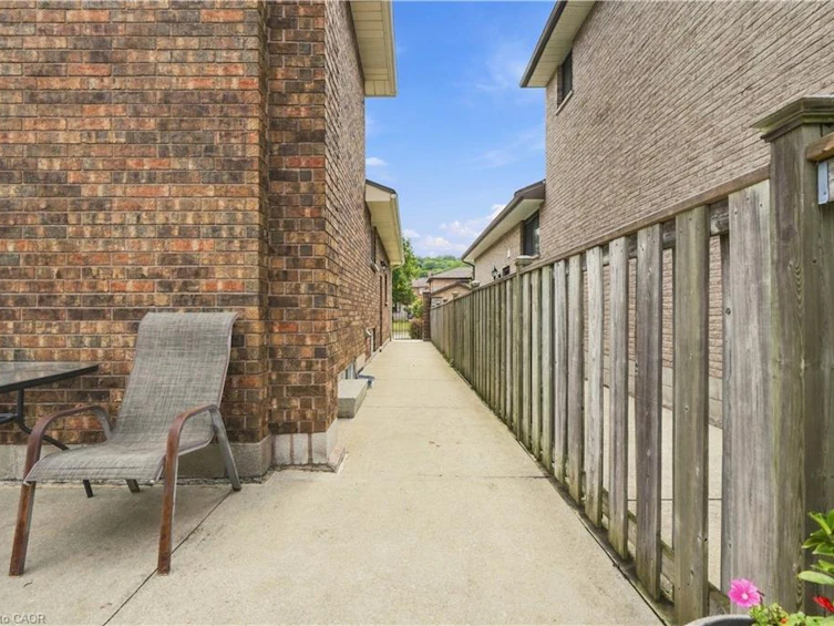 7 Vinehill Drive, Hamilton, ON, L8G 4Z1 - 47