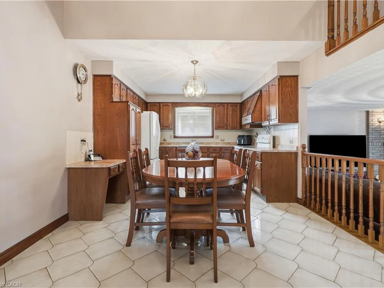 7 Vinehill Drive, Hamilton, ON, L8G 4Z1 - 8
