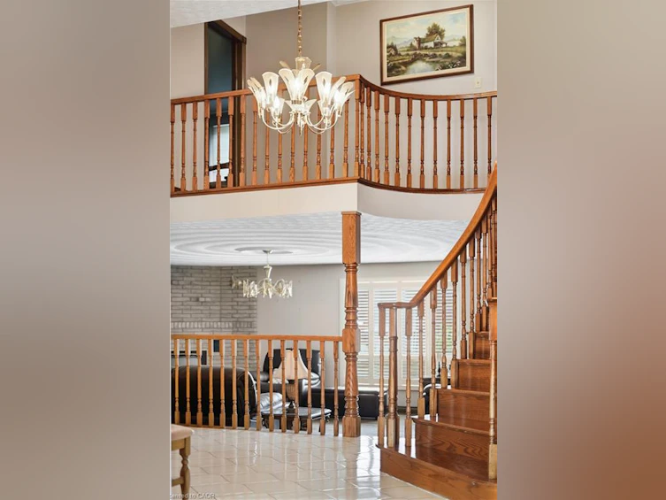 7 Vinehill Drive, Hamilton, ON, L8G 4Z1 - 6