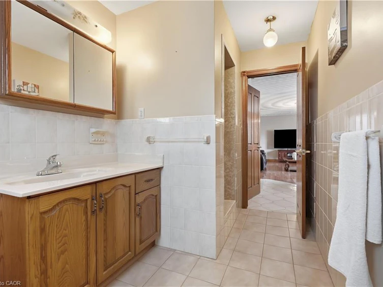 7 Vinehill Drive, Hamilton, ON, L8G 4Z1 - 37