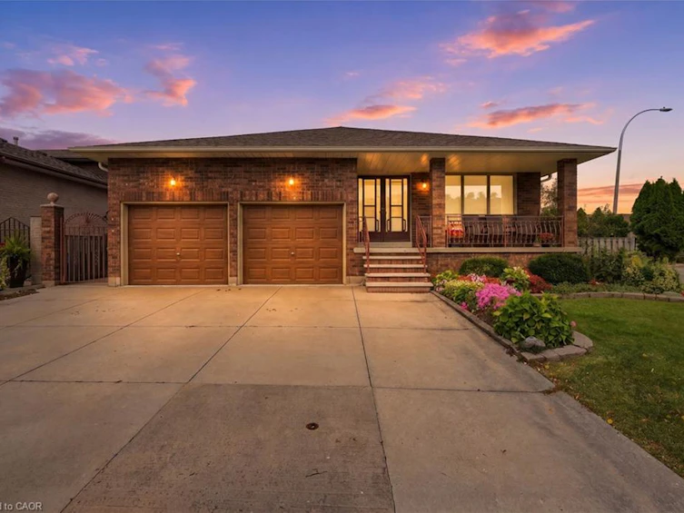 7 Vinehill Drive, Hamilton, ON, L8G 4Z1