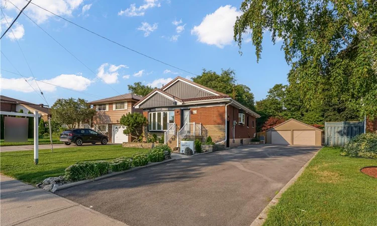 63 Hardale Crescent