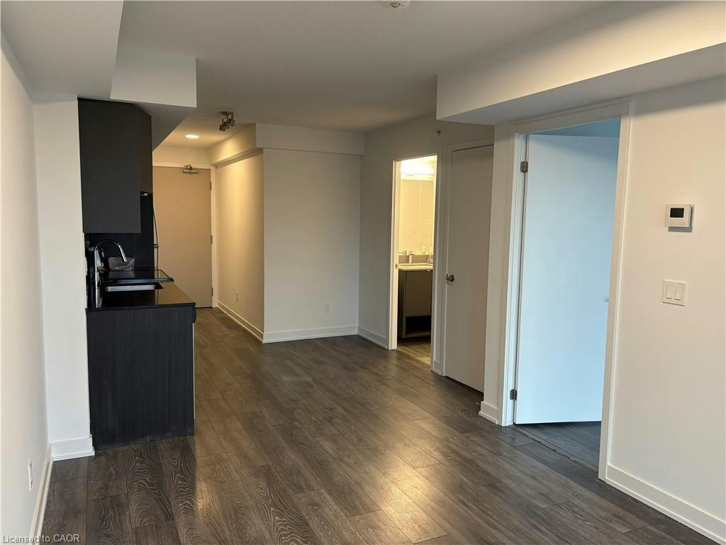 B519-1119 Cooke Boulevard, Burlington, ON, L7T 0C7 - 4