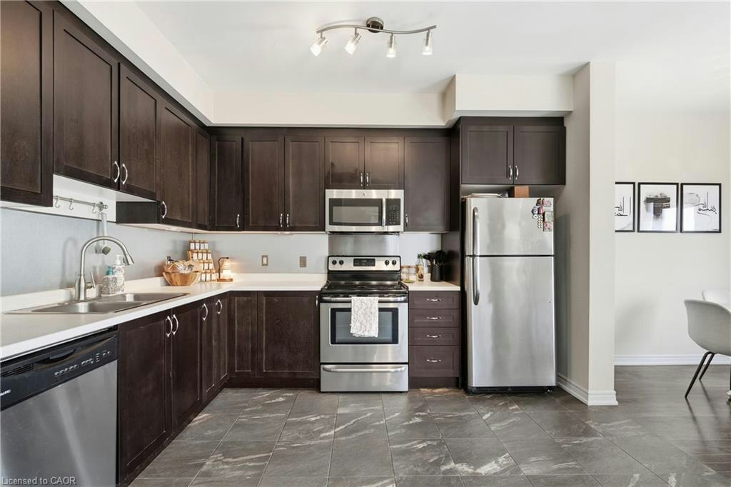 8-43 Kerman Avenue, Grimsby, ON, L3M 0G2 - 3