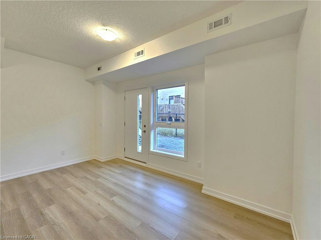 11-70 Kenesky Drive, Hamilton, ON, L8B 1Y4 - 5