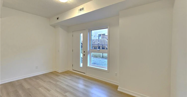 11-70 Kenesky Drive, Hamilton, ON, L8B 1Y4 - 5