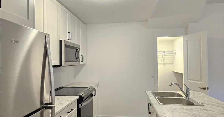 11-70 Kenesky Drive, Hamilton, ON, L8B 1Y4 - 7