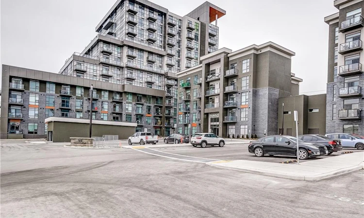 604-470 Dundas Street E