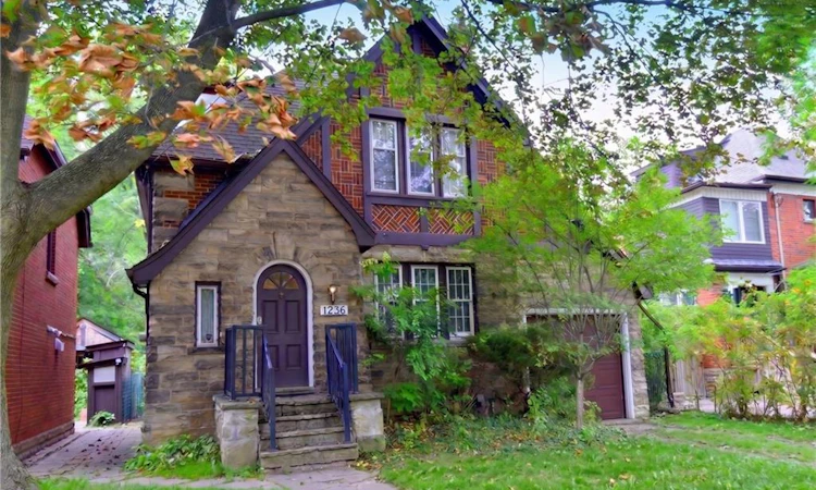 1236 King Street W