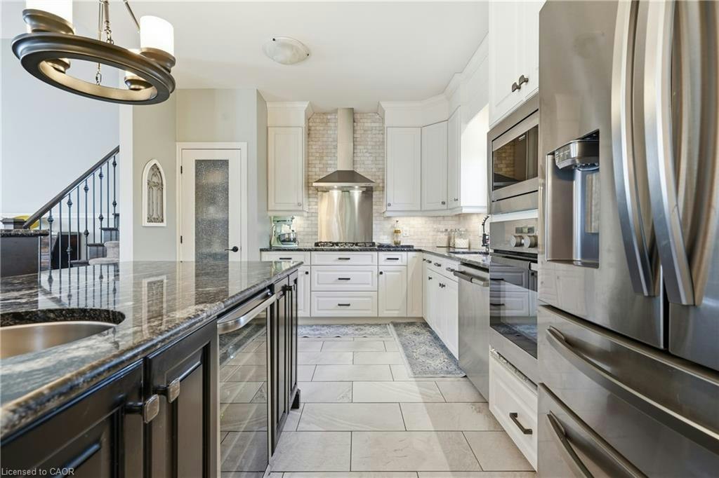 379 Michael Drive, Welland, ON, L3C 0A5 - 6